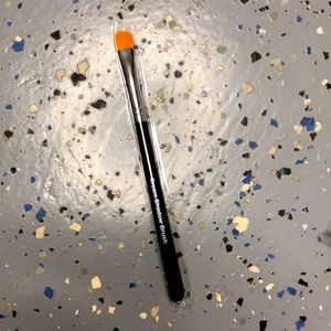 Younique cream shadow brush